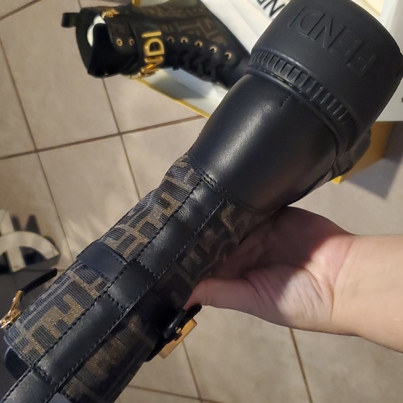 FENDI Fendigraphy Boots - Picture 4 of 12
